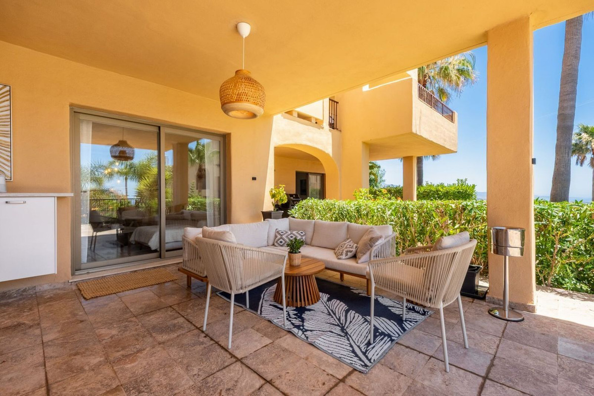 2 Bed Apartment for sale in El Paraiso Costa Del Sol, Málaga, Spain
