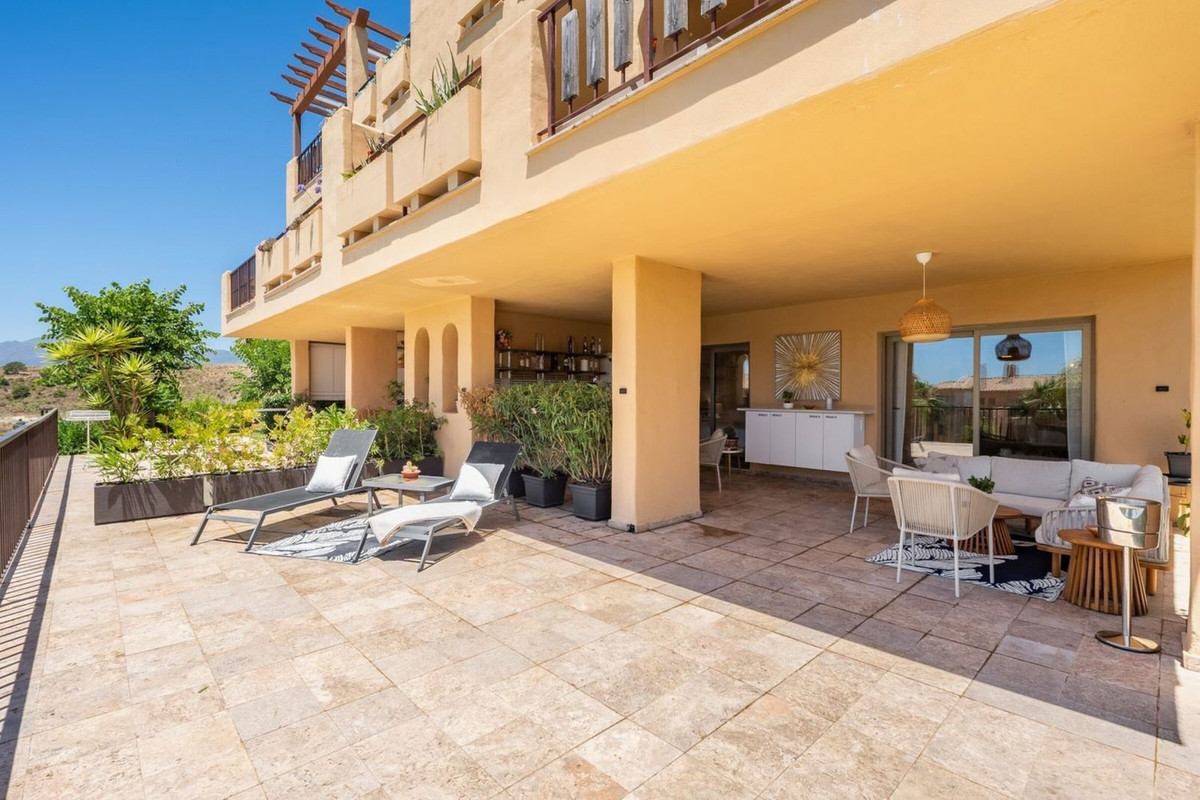 2 Bed Apartment for sale in El Paraiso Costa Del Sol, Málaga, Spain