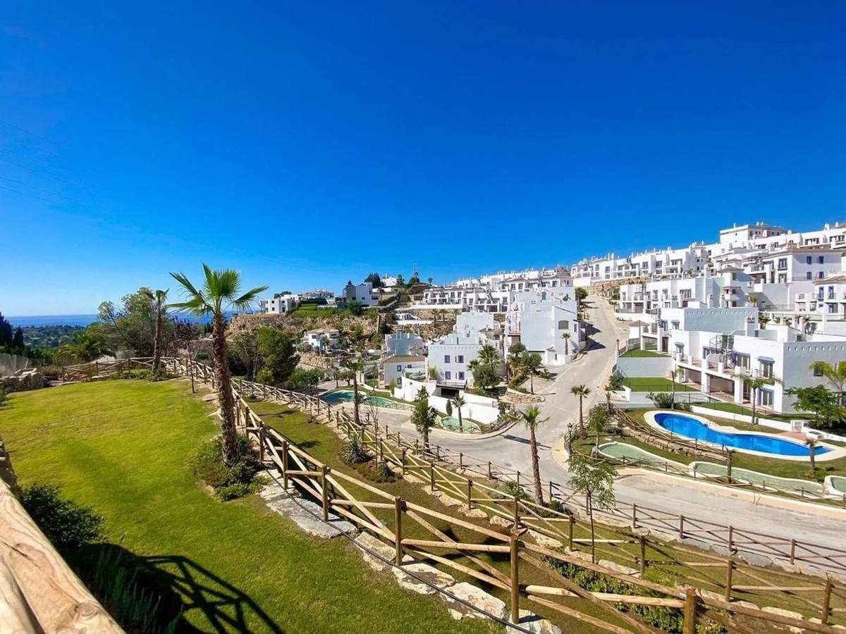 3 Bed Apartment for sale in Benahavís Costa Del Sol, Málaga, Spain