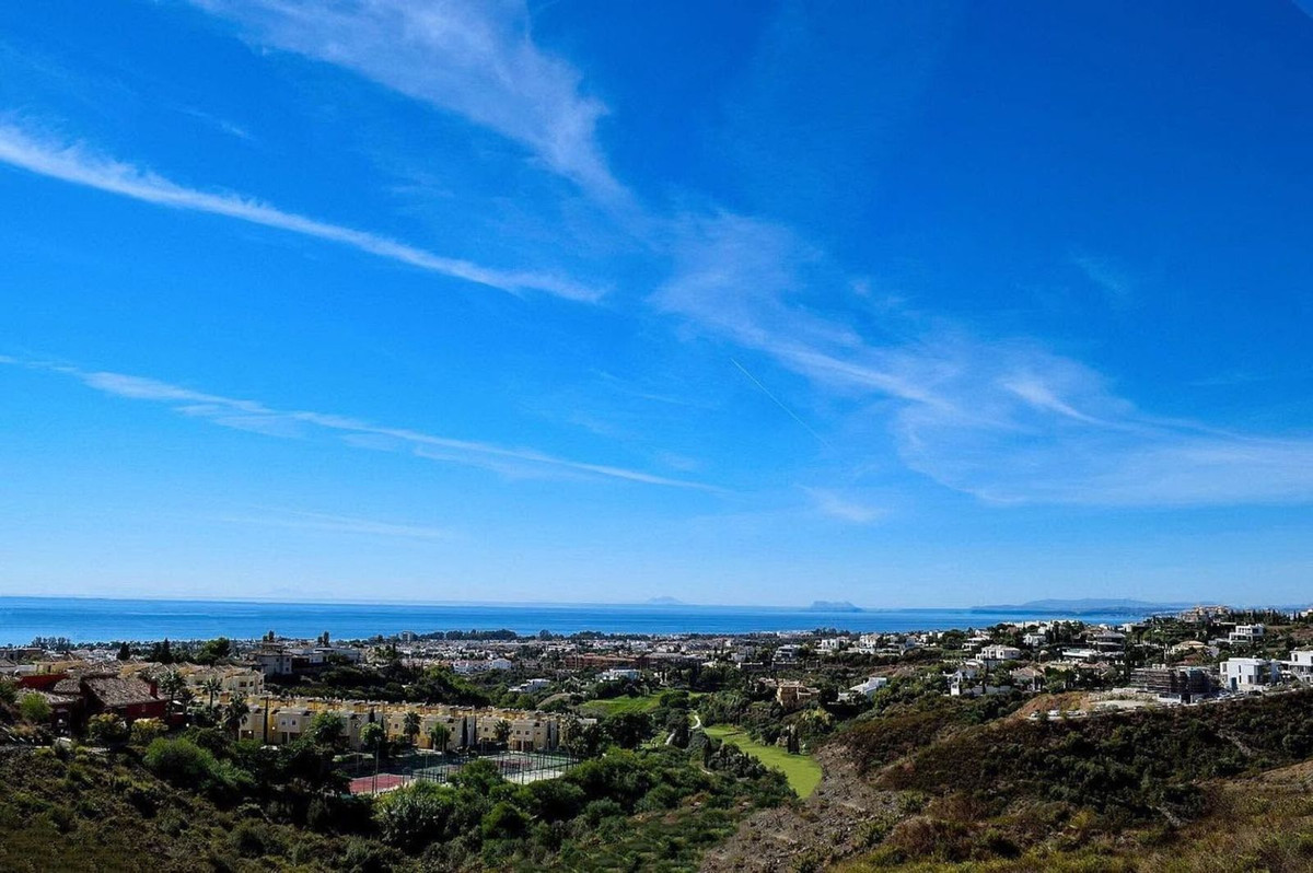 3 Bed Apartment for sale in Benahavís Costa Del Sol, Málaga, Spain