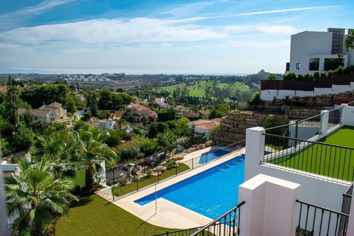 3 Bed Apartment for sale in Benahavís Costa Del Sol, Málaga, Spain