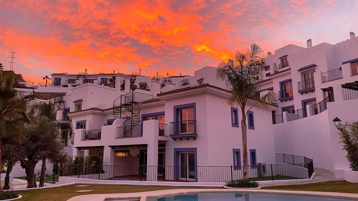 3 Bed Apartment for sale in Benahavís Costa Del Sol, Málaga, Spain