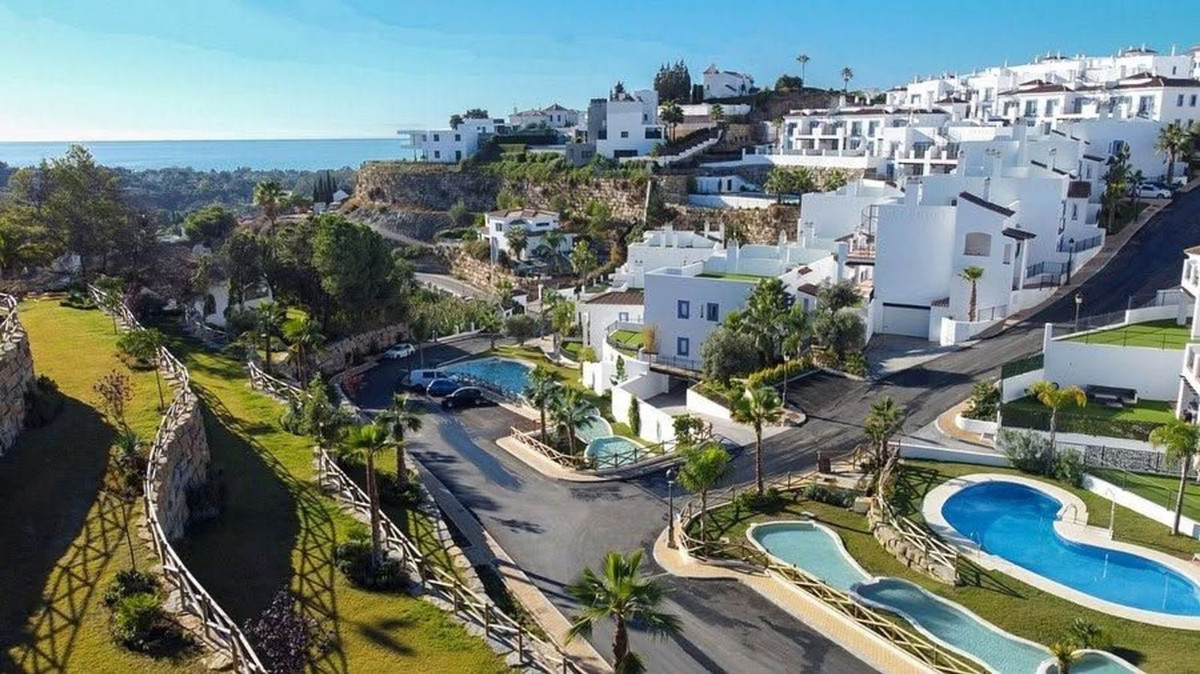 3 Bed Apartment for sale in Benahavís Costa Del Sol, Málaga, Spain