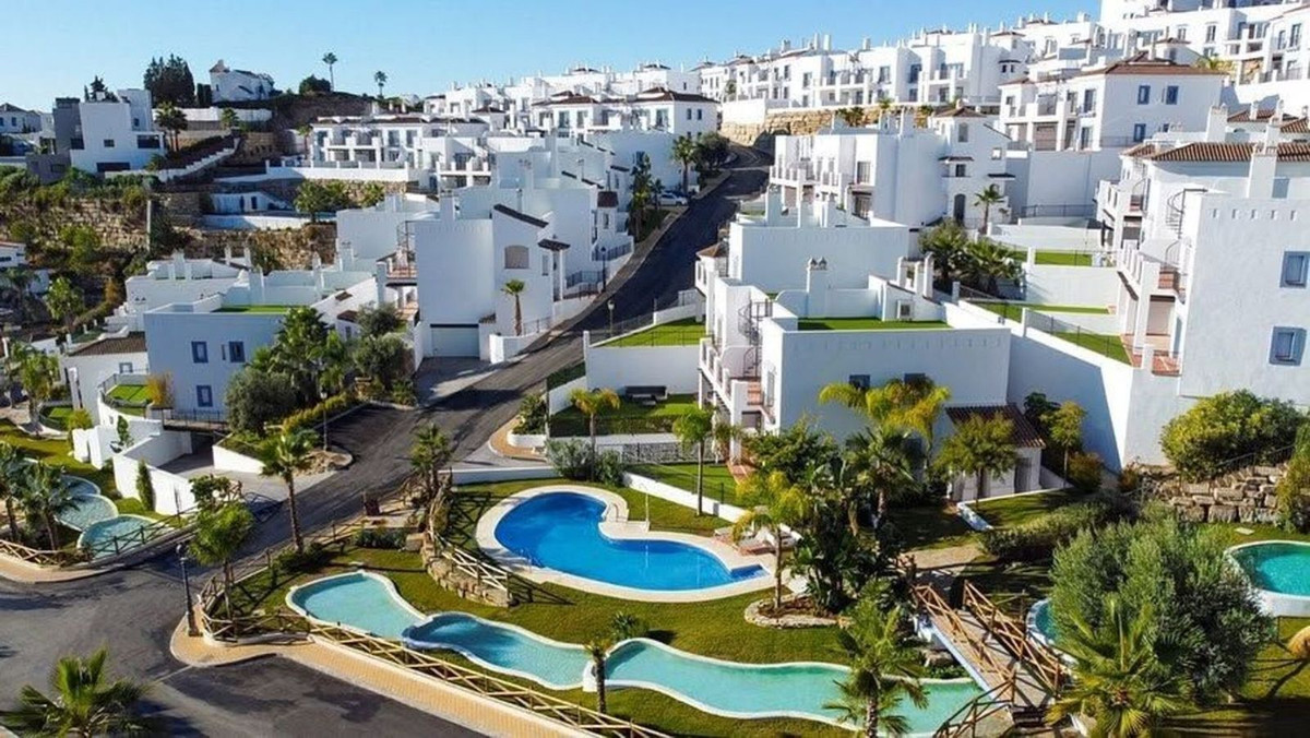 3 Bed Apartment for sale in Benahavís Costa Del Sol, Málaga, Spain