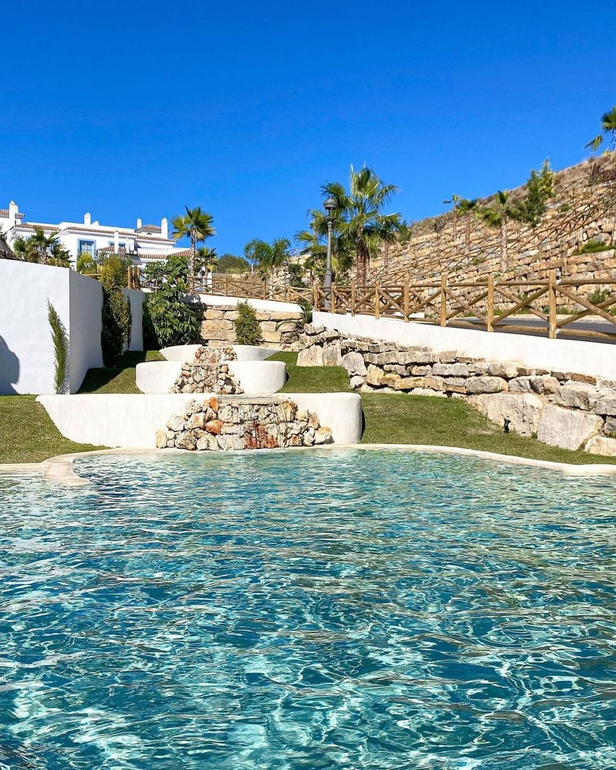 3 Bed Apartment for sale in Benahavís Costa Del Sol, Málaga, Spain