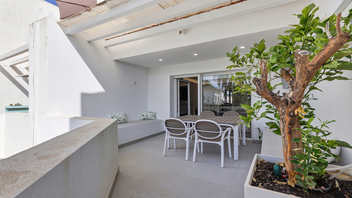 2 Bed Apartment for sale in Sotogrande Costa Costa Del Sol, Cádiz, Spain