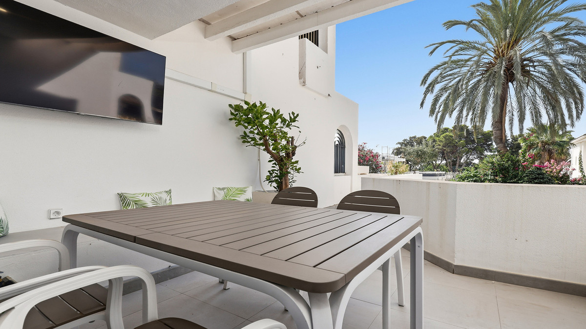 2 Bed Apartment for sale in Sotogrande Costa Costa Del Sol, Cádiz, Spain