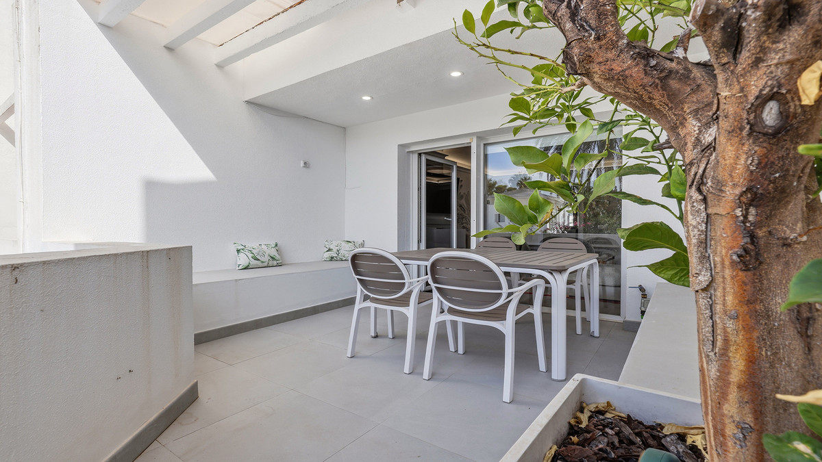 2 Bed Apartment for sale in Sotogrande Costa Costa Del Sol, Cádiz, Spain
