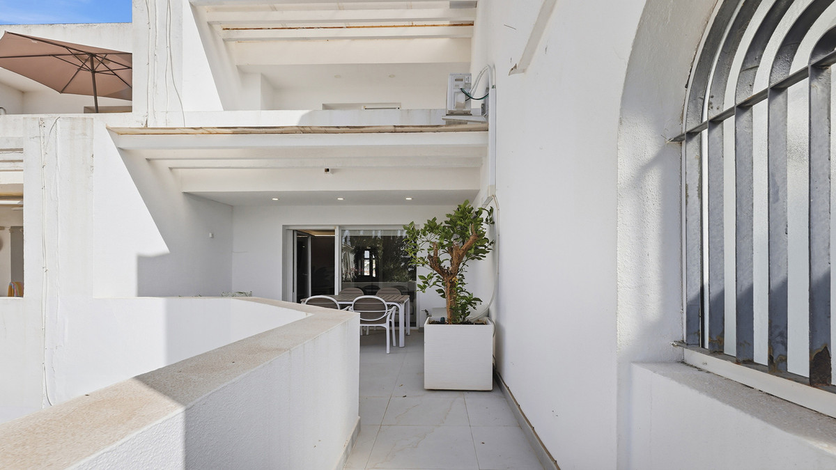 2 Bed Apartment for sale in Sotogrande Costa Costa Del Sol, Cádiz, Spain