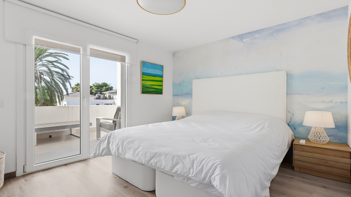 2 Bed Apartment for sale in Sotogrande Costa Costa Del Sol, Cádiz, Spain