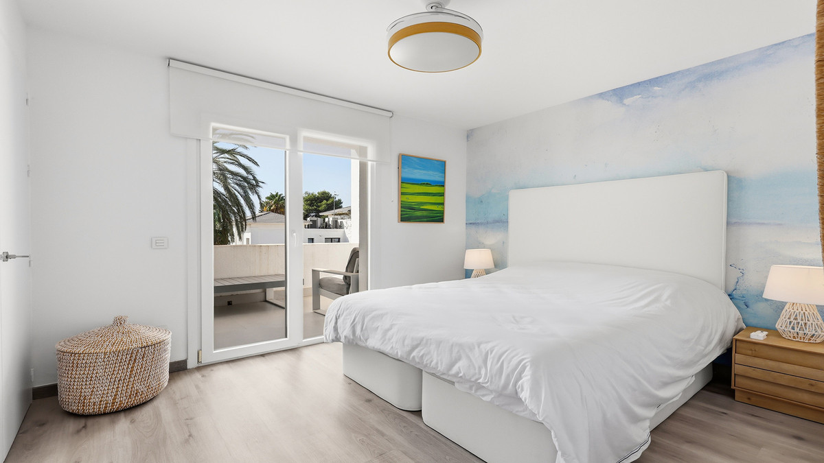 2 Bed Apartment for sale in Sotogrande Costa Costa Del Sol, Cádiz, Spain