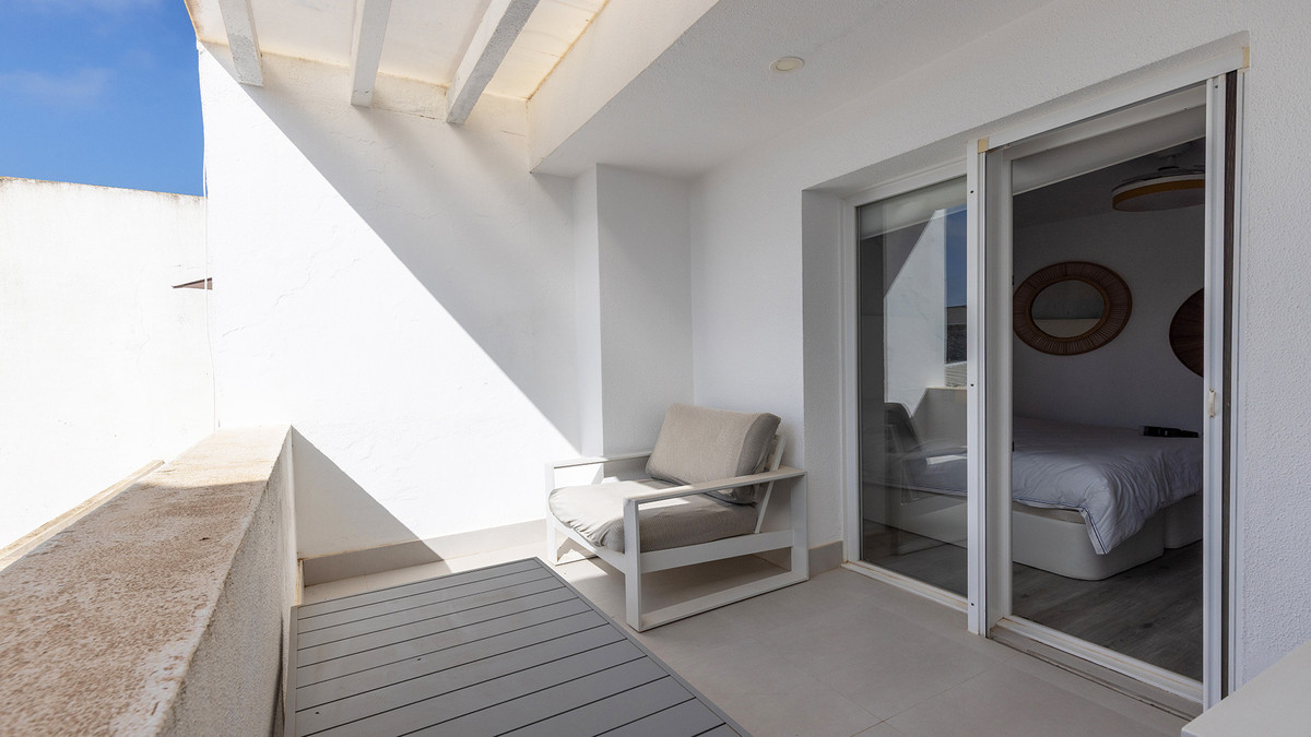 2 Bed Apartment for sale in Sotogrande Costa Costa Del Sol, Cádiz, Spain