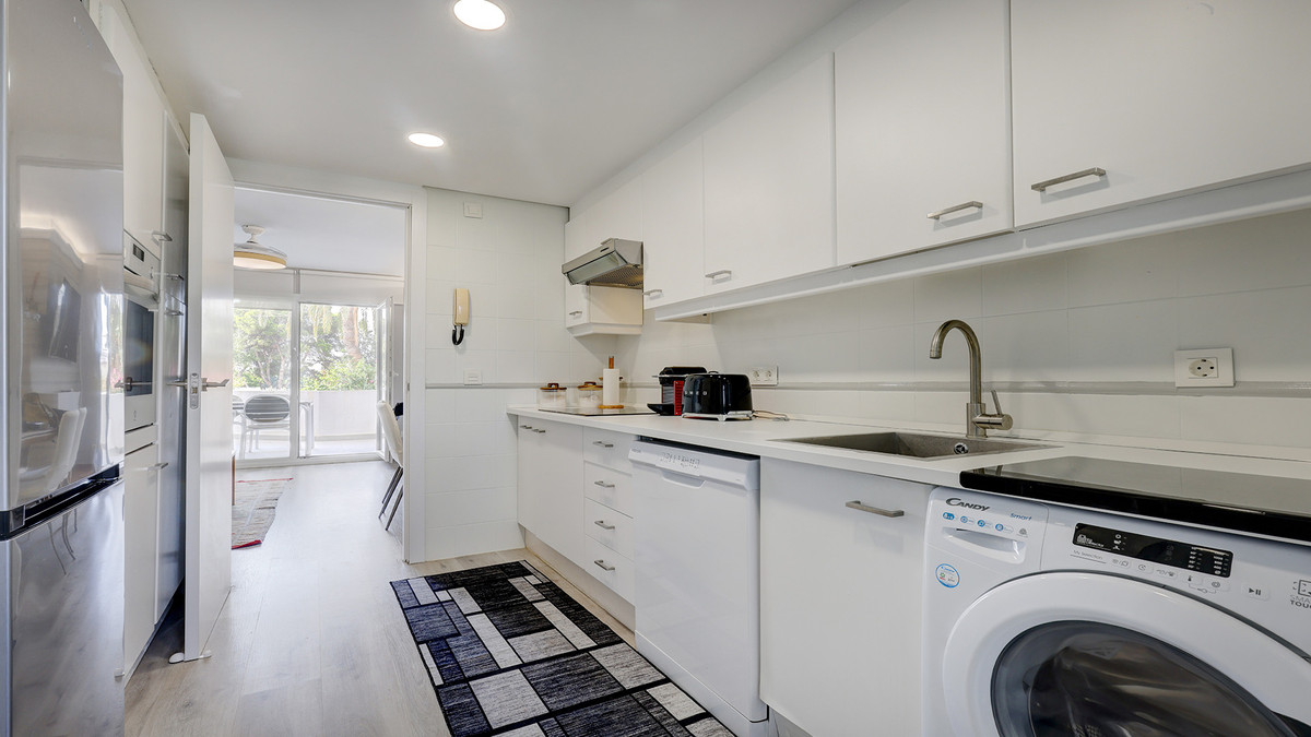 2 Bed Apartment for sale in Sotogrande Costa Costa Del Sol, Cádiz, Spain