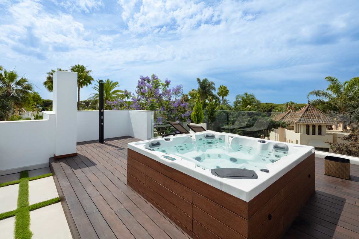 5 Bed Townhouse for sale in The Golden Mile Costa Del Sol, Málaga, Spain