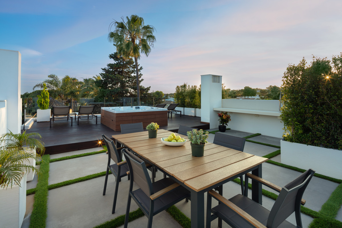 5 Bed Townhouse for sale in The Golden Mile Costa Del Sol, Málaga, Spain