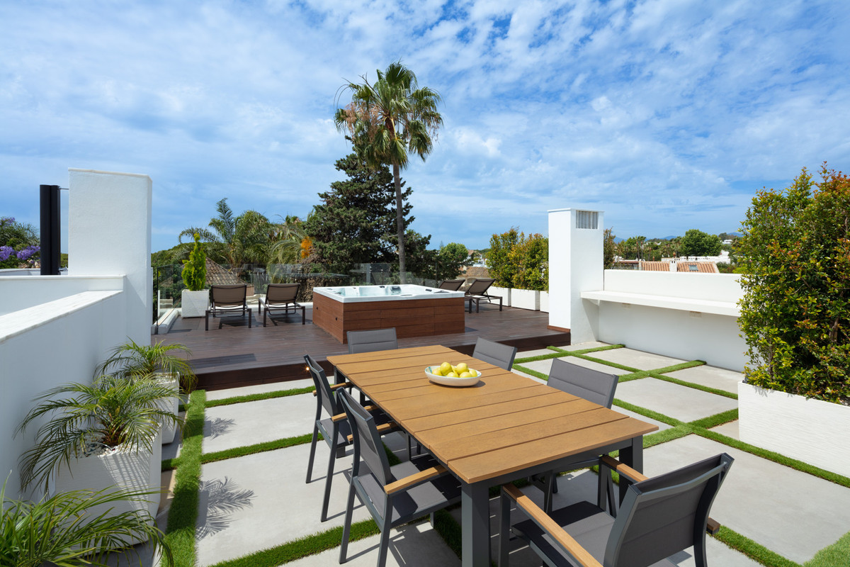 5 Bed Townhouse for sale in The Golden Mile Costa Del Sol, Málaga, Spain