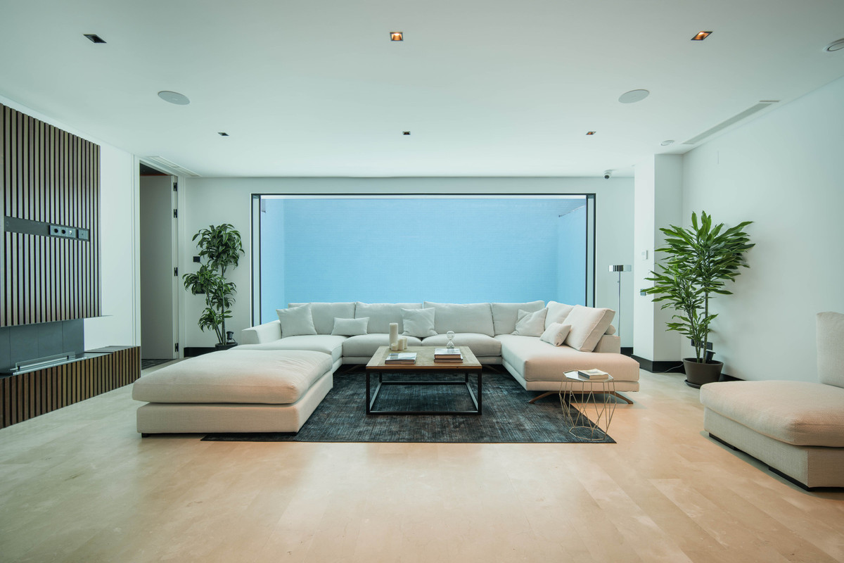 5 Bed Townhouse for sale in The Golden Mile Costa Del Sol, Málaga, Spain