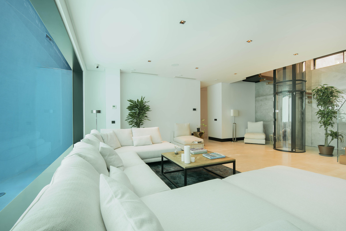 5 Bed Townhouse for sale in The Golden Mile Costa Del Sol, Málaga, Spain
