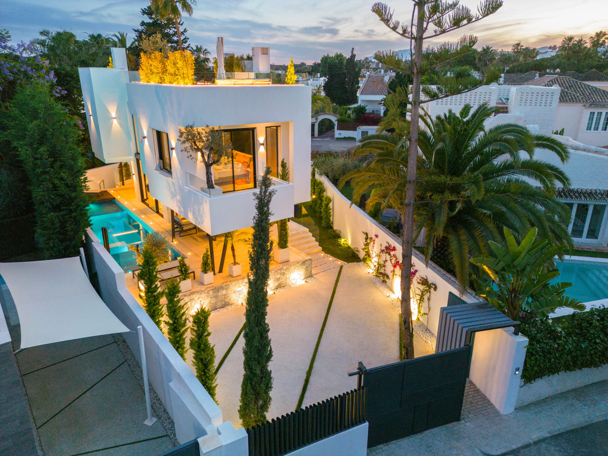 5 Bed Townhouse for sale in The Golden Mile Costa Del Sol, Málaga, Spain