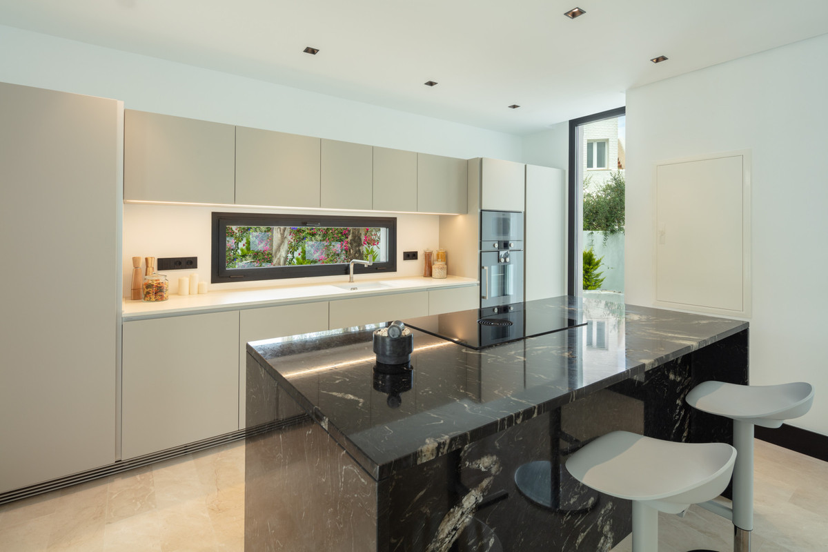 5 Bed Townhouse for sale in The Golden Mile Costa Del Sol, Málaga, Spain