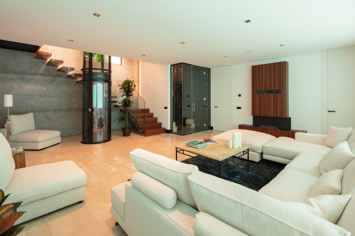 5 Bed Townhouse for sale in The Golden Mile Costa Del Sol, Málaga, Spain