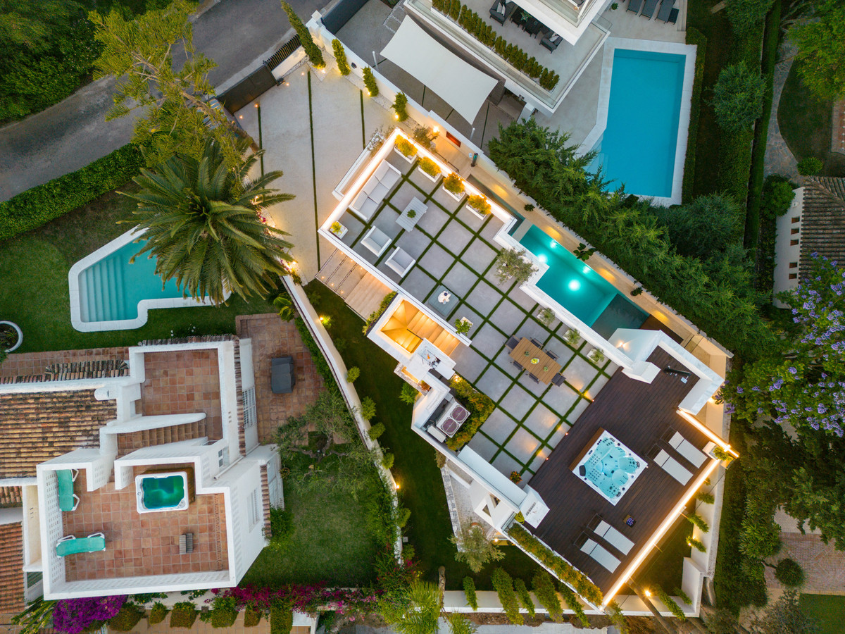 5 Bed Townhouse for sale in The Golden Mile Costa Del Sol, Málaga, Spain