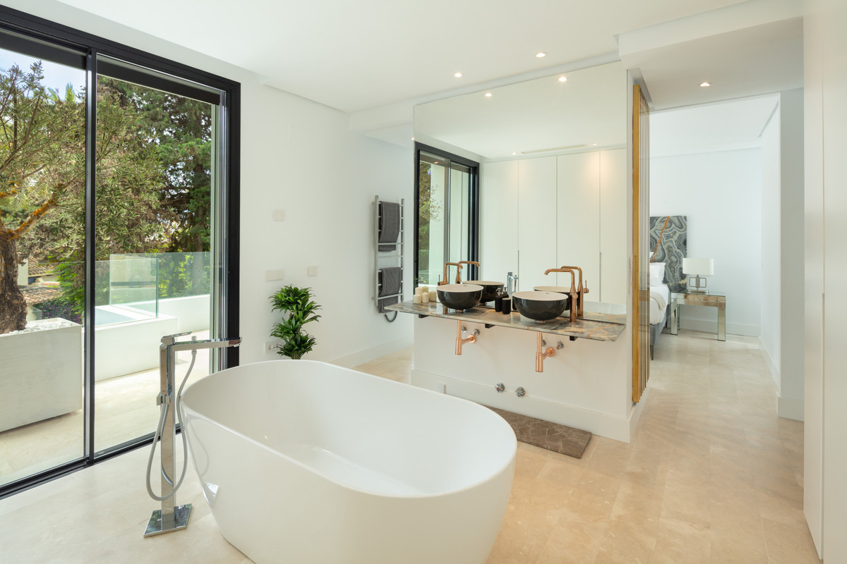 5 Bed Townhouse for sale in The Golden Mile Costa Del Sol, Málaga, Spain