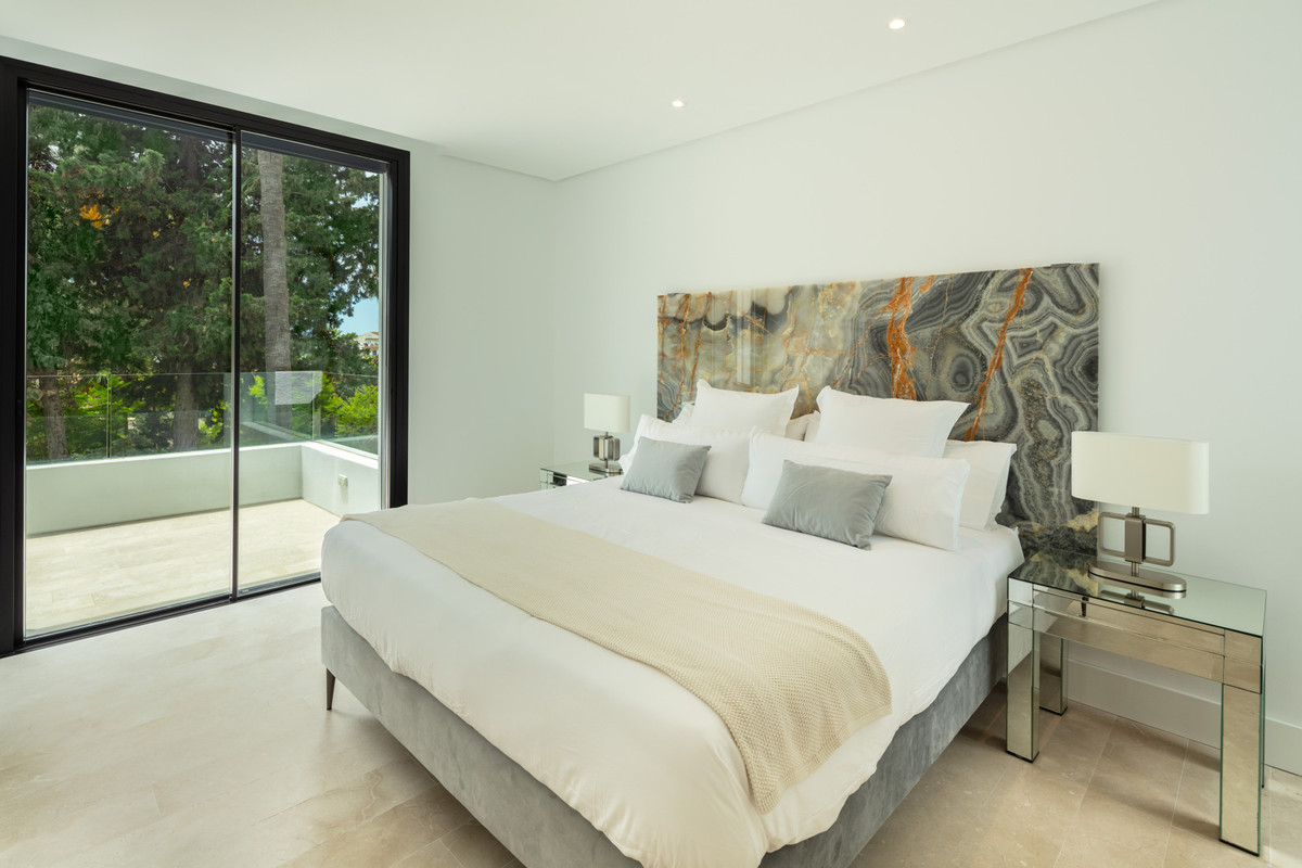 5 Bed Townhouse for sale in The Golden Mile Costa Del Sol, Málaga, Spain
