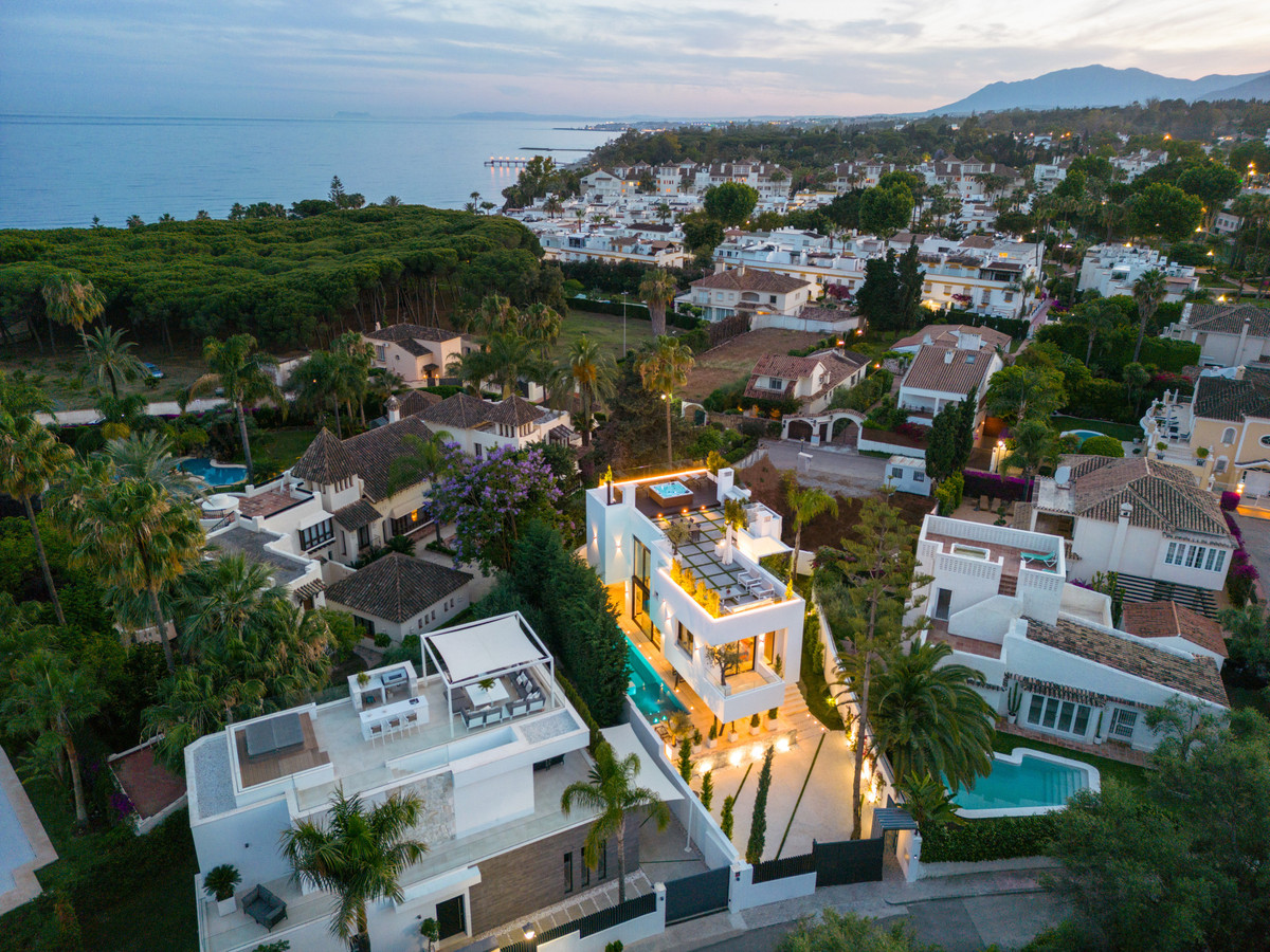 5 Bed Townhouse for sale in The Golden Mile Costa Del Sol, Málaga, Spain