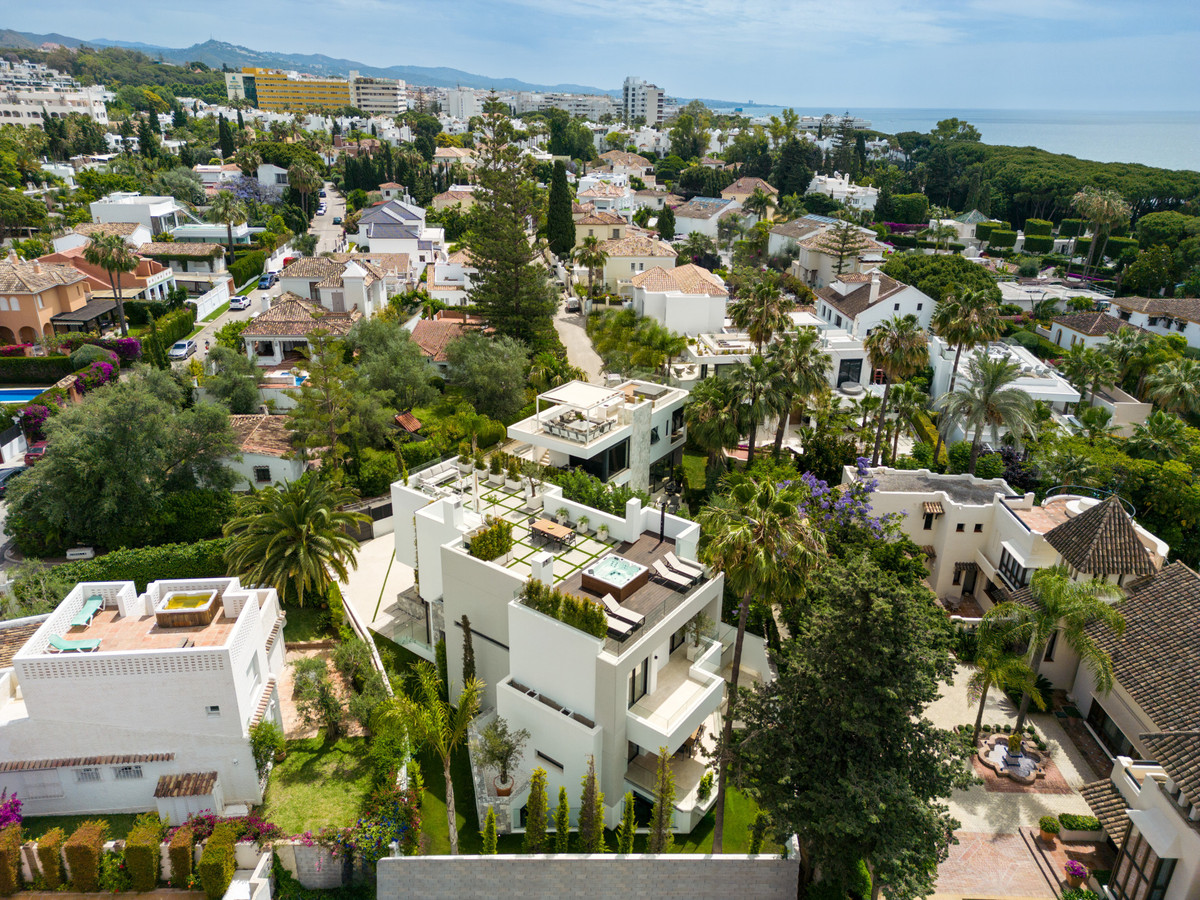 5 Bed Townhouse for sale in The Golden Mile Costa Del Sol, Málaga, Spain