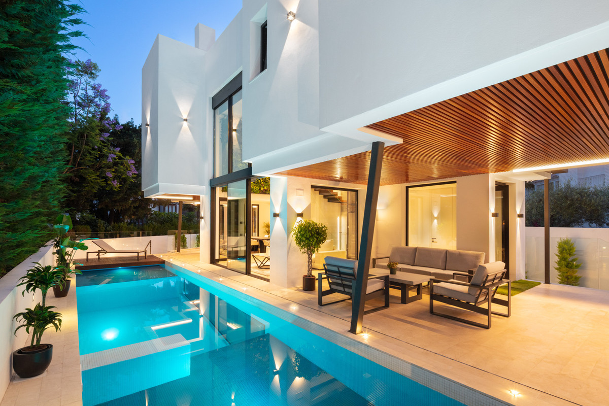 5 Bed Townhouse for sale in The Golden Mile Costa Del Sol, Málaga, Spain