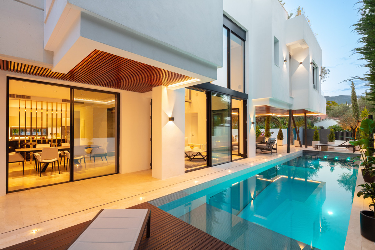 5 Bed Townhouse for sale in The Golden Mile Costa Del Sol, Málaga, Spain