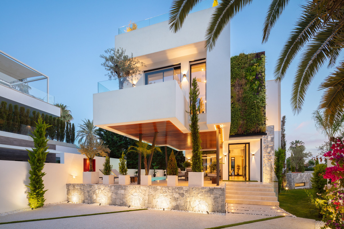 5 Bed Townhouse for sale in The Golden Mile Costa Del Sol, Málaga, Spain