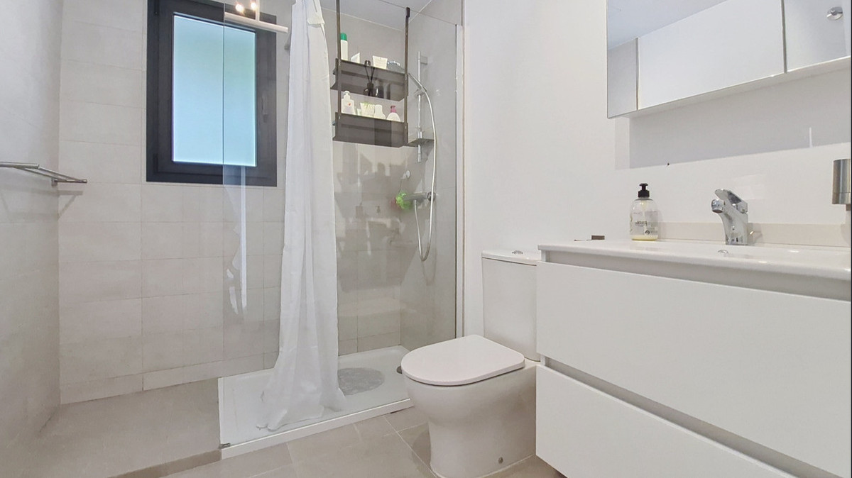 Se vende Apartamento Planta Media de 3 dormitorios en Costa Del Sol, Málaga, España