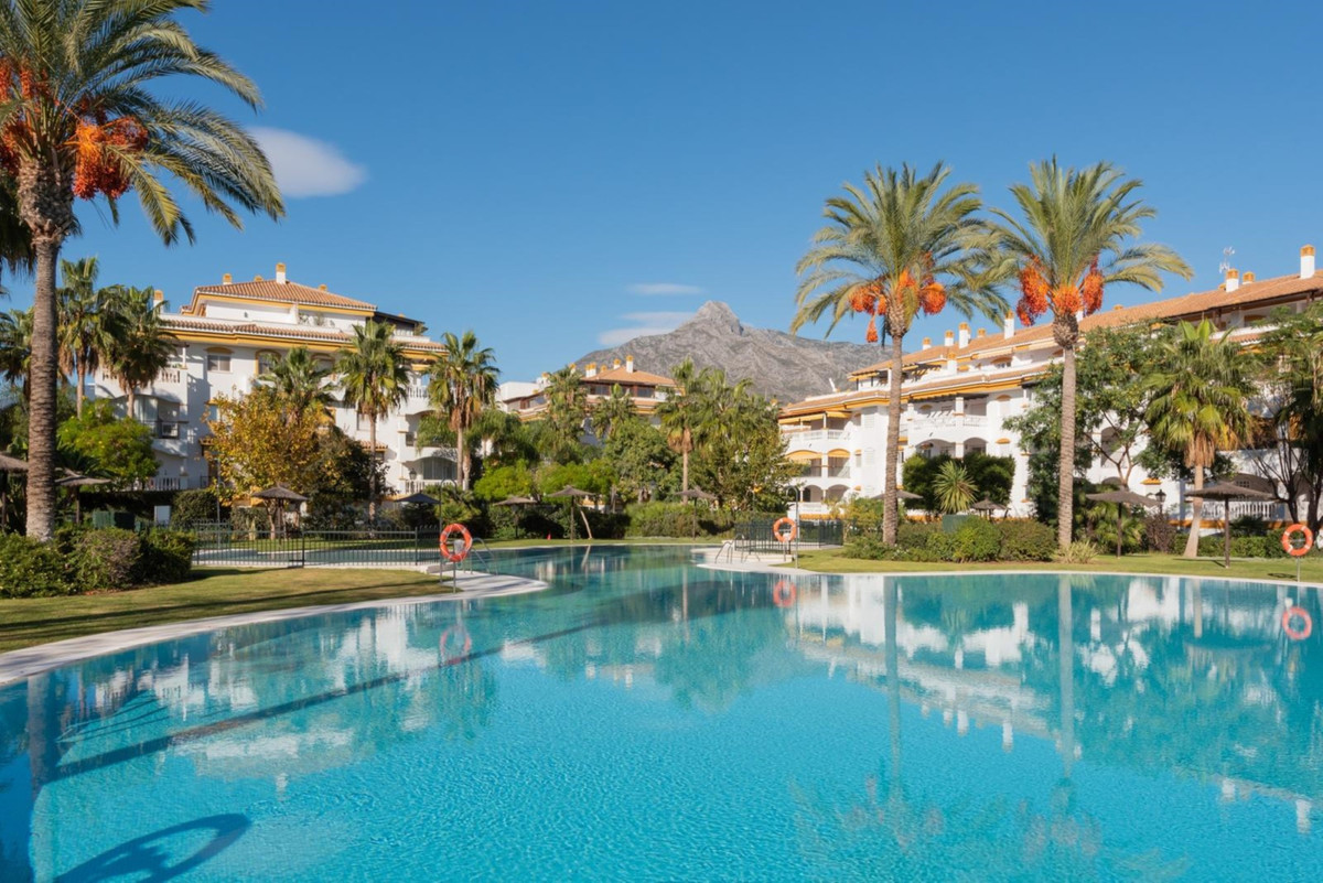 Se vende Apartamento Planta Media de 2 dormitorios en Costa Del Sol, Málaga, España