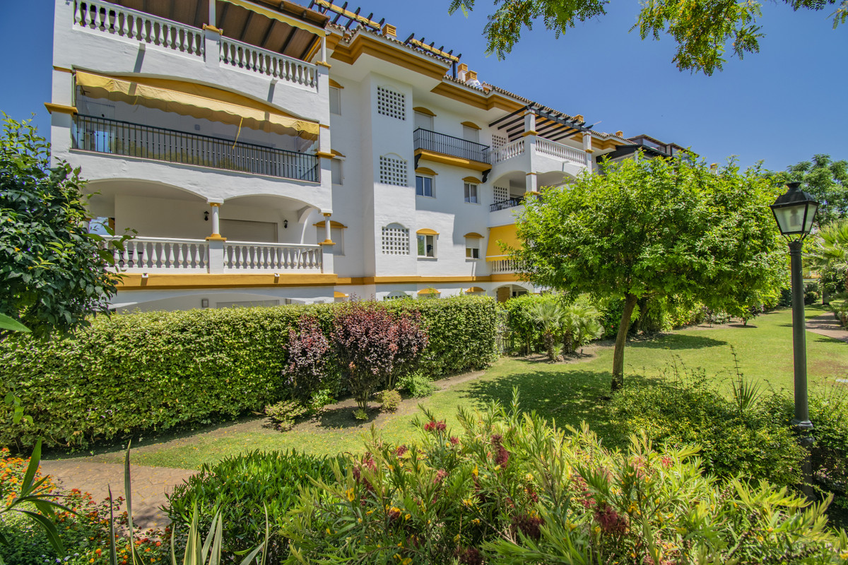 Se vende Apartamento Planta Media de 2 dormitorios en Costa Del Sol, Málaga, España