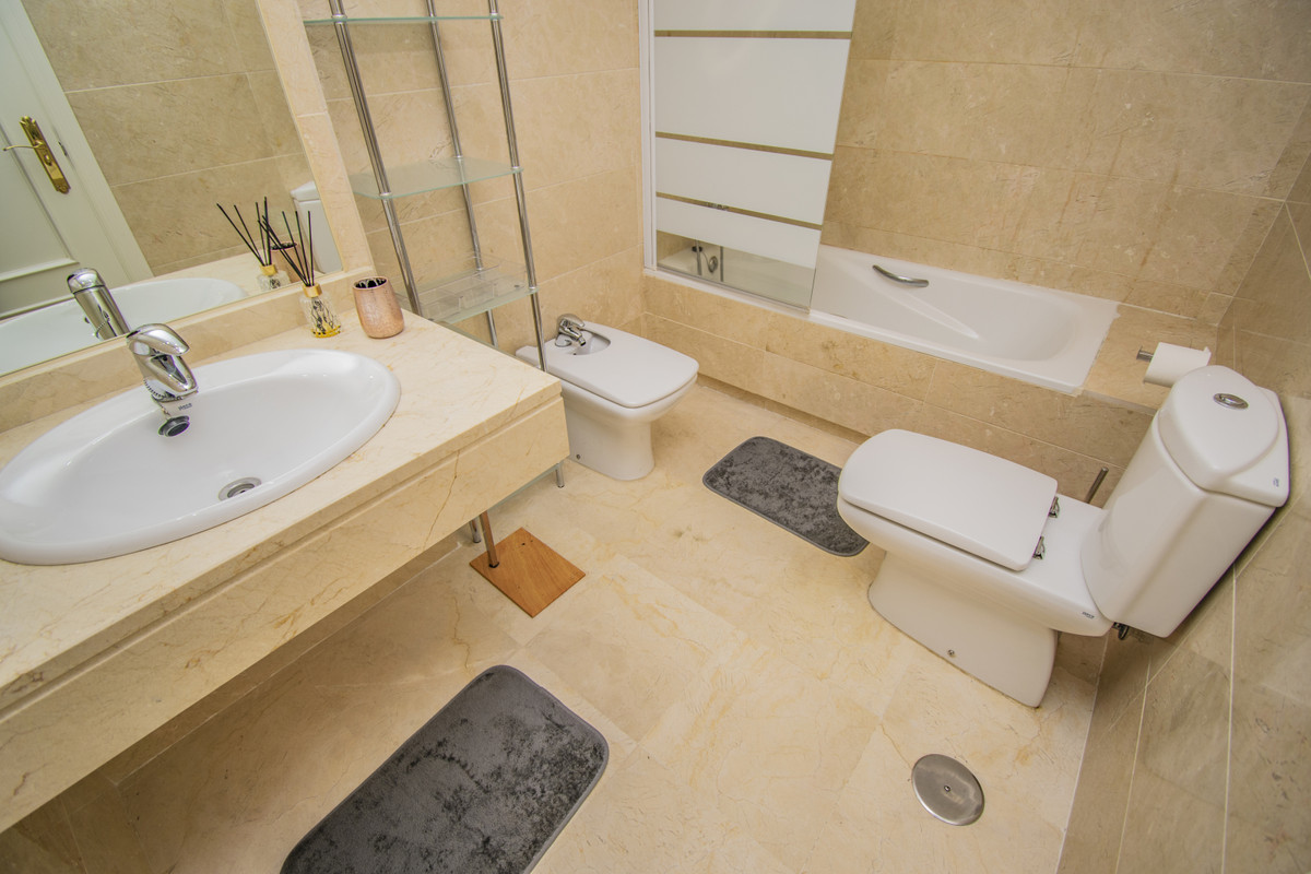 Se vende Apartamento Planta Media de 2 dormitorios en Costa Del Sol, Málaga, España