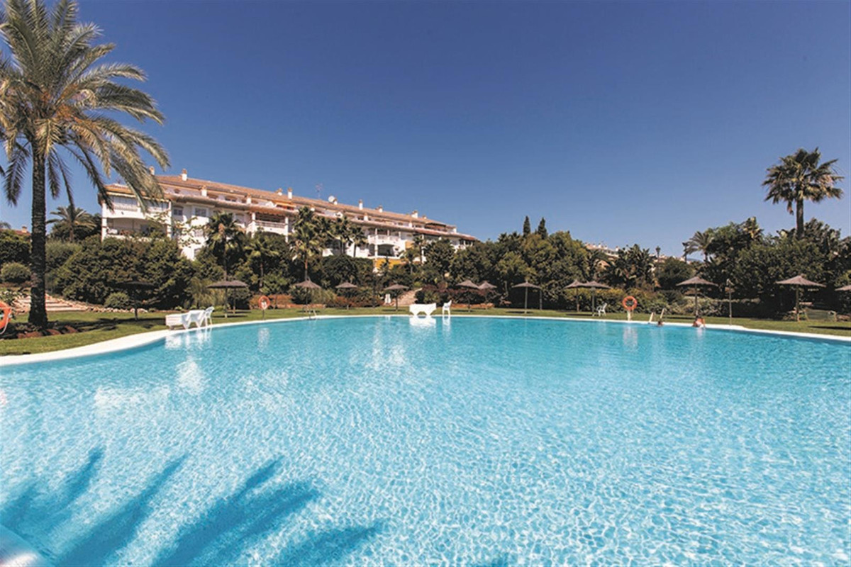 Se vende Apartamento Planta Media de 2 dormitorios en Costa Del Sol, Málaga, España