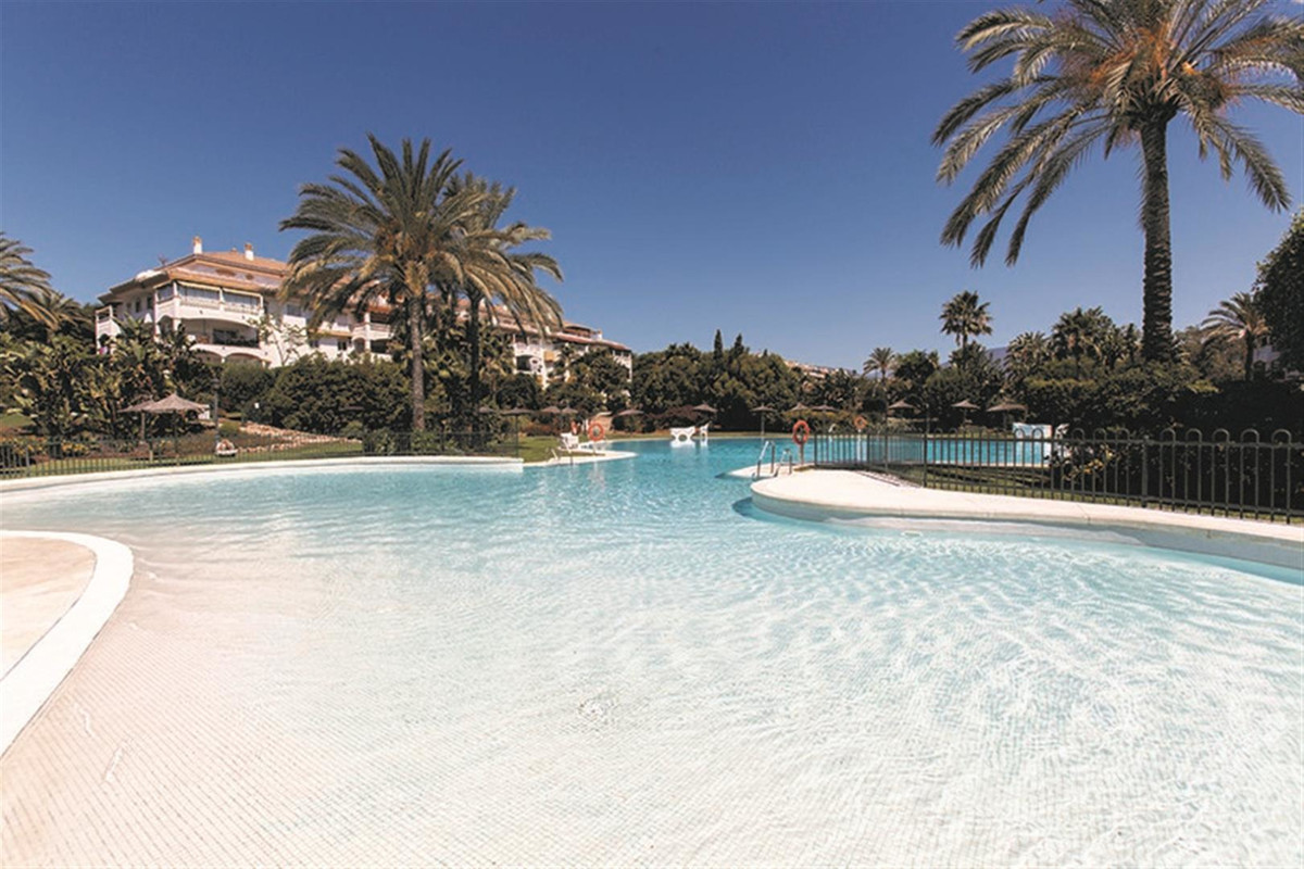 Se vende Apartamento Planta Media de 2 dormitorios en Costa Del Sol, Málaga, España