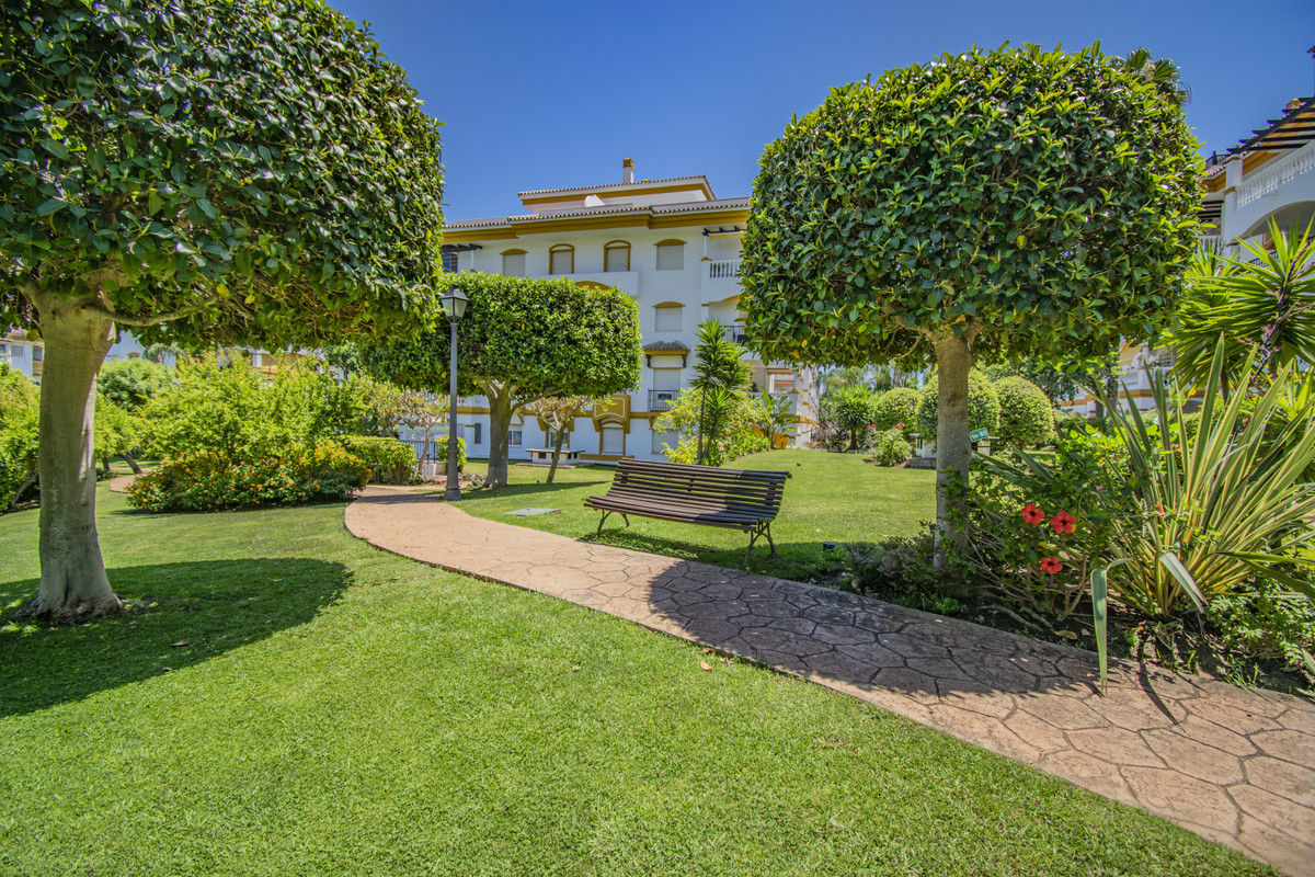 Se vende Apartamento Planta Media de 2 dormitorios en Costa Del Sol, Málaga, España