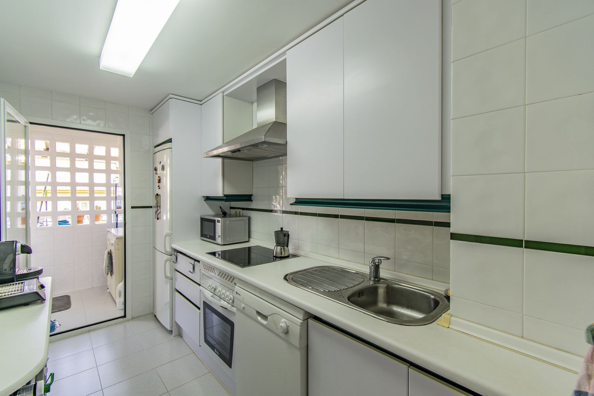 Se vende Apartamento Planta Media de 2 dormitorios en Costa Del Sol, Málaga, España