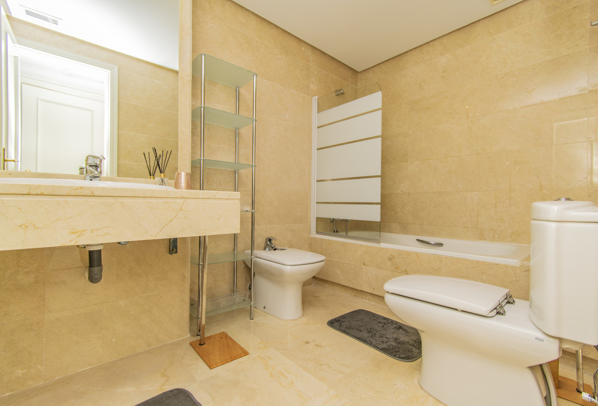Se vende Apartamento Planta Media de 2 dormitorios en Costa Del Sol, Málaga, España