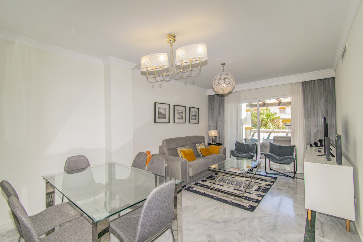 Se vende Apartamento Planta Media de 2 dormitorios en Costa Del Sol, Málaga, España