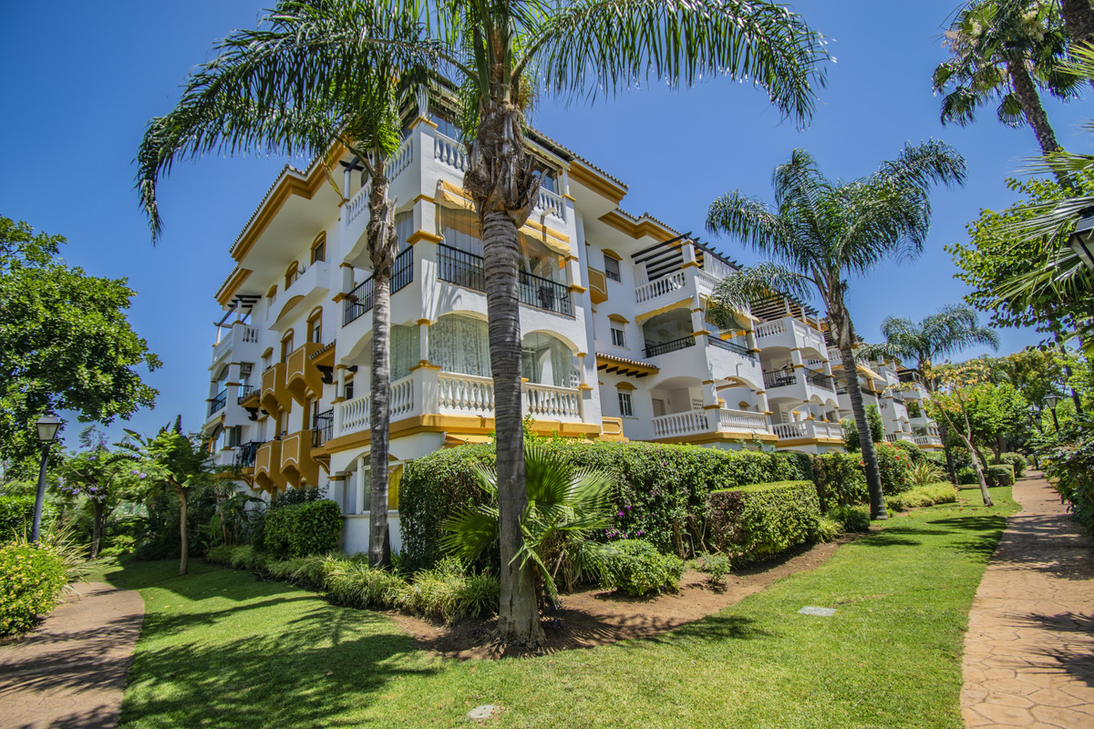 Se vende Apartamento Planta Media de 2 dormitorios en Costa Del Sol, Málaga, España
