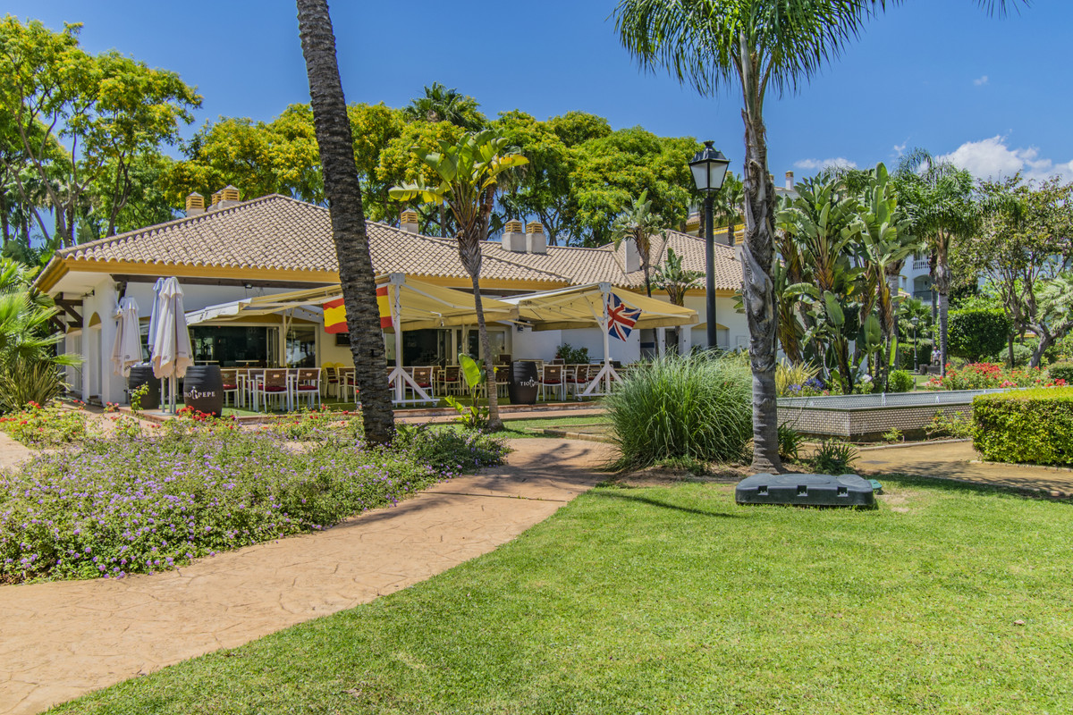 Se vende Apartamento Planta Media de 2 dormitorios en Costa Del Sol, Málaga, España