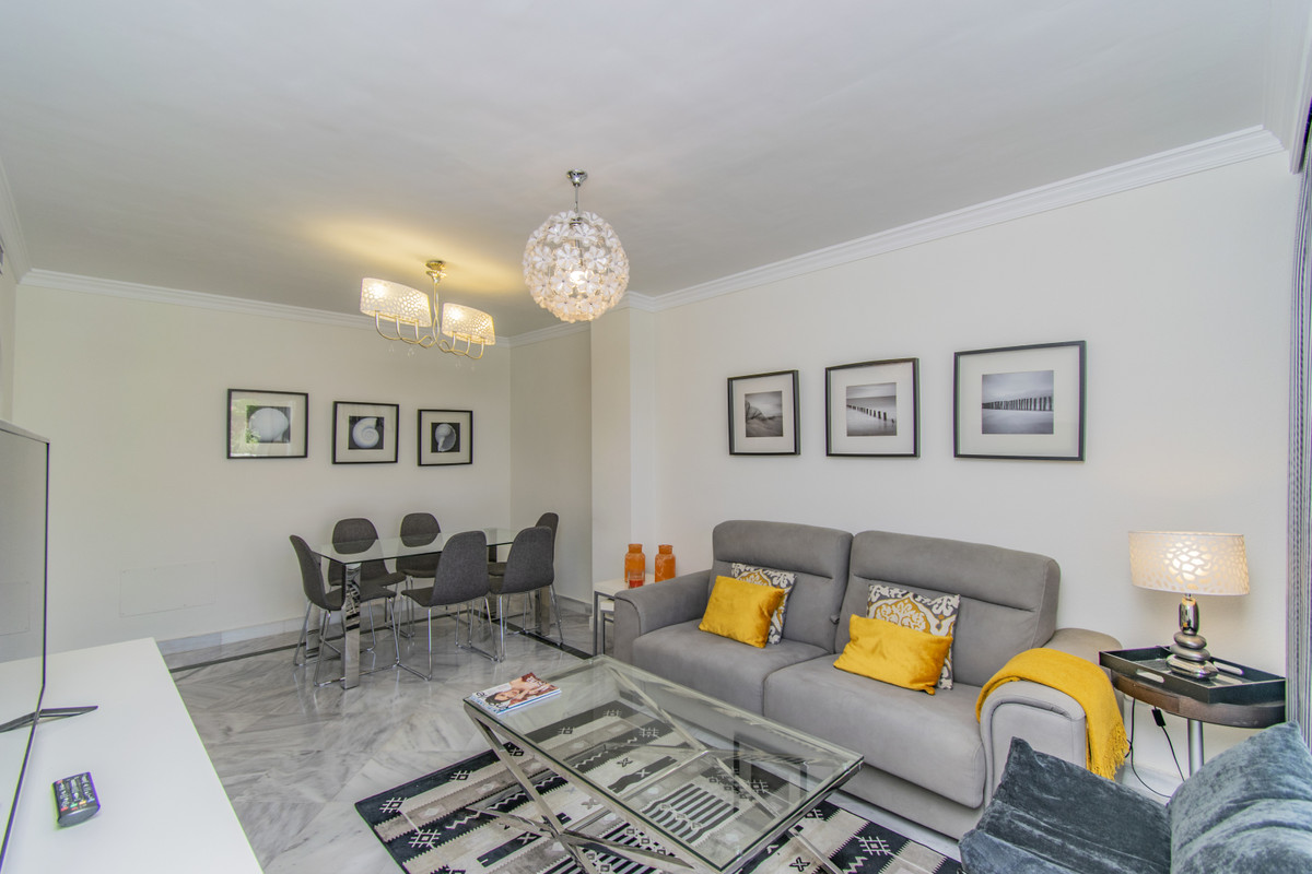 Se vende Apartamento Planta Media de 2 dormitorios en Costa Del Sol, Málaga, España