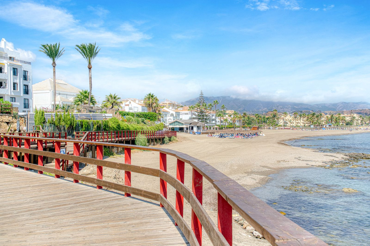 Se vende Pareada de 3 dormitorios en Costa Del Sol, Málaga, España