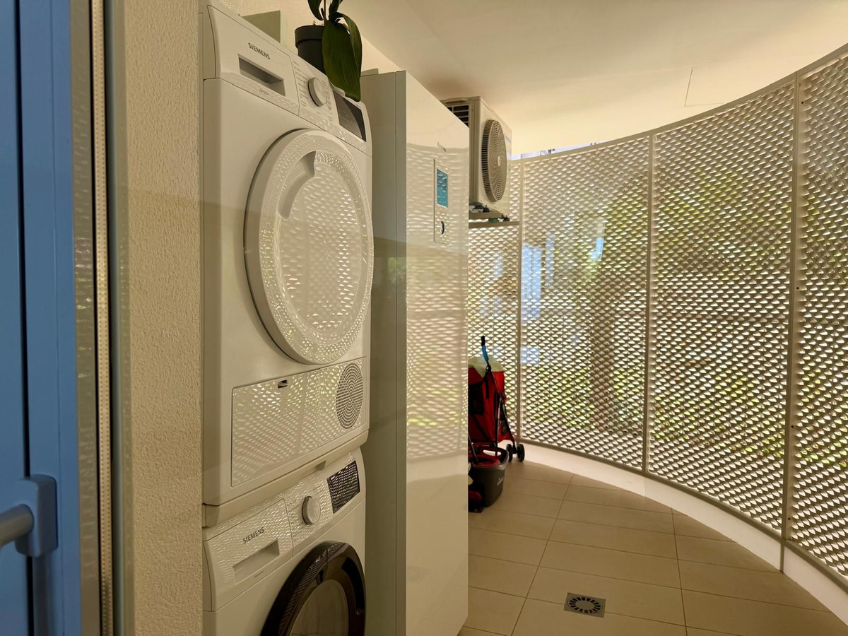 Se vende Apartamento Planta Media de 2 dormitorios en Costa Del Sol, Málaga, España