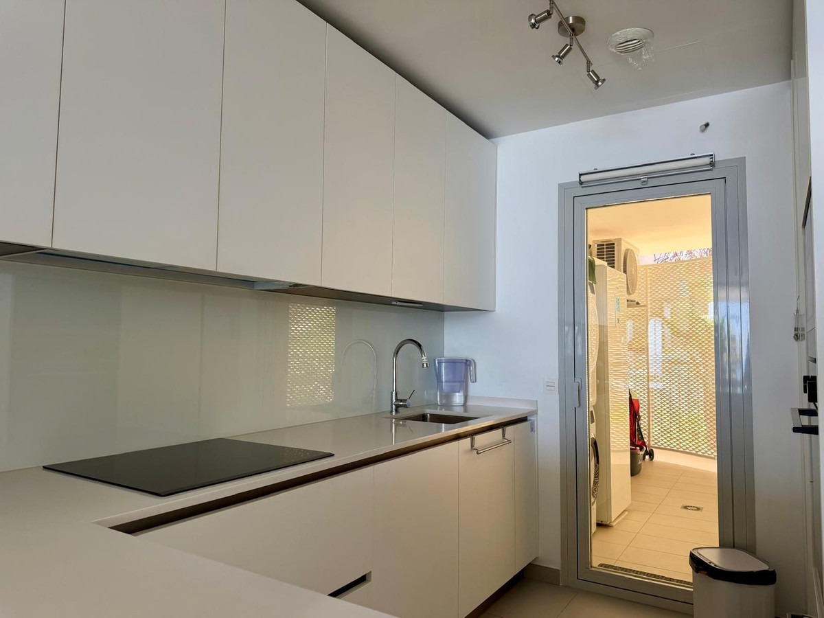 Se vende Apartamento Planta Media de 2 dormitorios en Costa Del Sol, Málaga, España