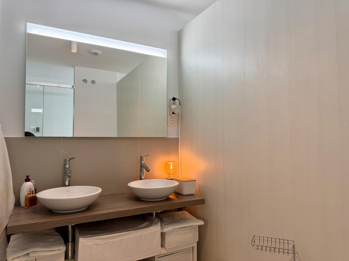 Se vende Apartamento Planta Media de 2 dormitorios en Costa Del Sol, Málaga, España